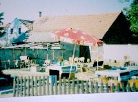 posezen� kolem grilu v zahrad�