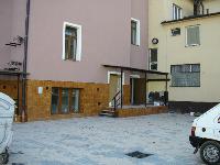 parkovi�t� s rampou