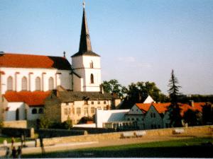 pohled na hotel od zmku