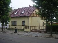 pohled na dm z ulice