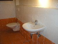 umvadlo a bidet v koupeln